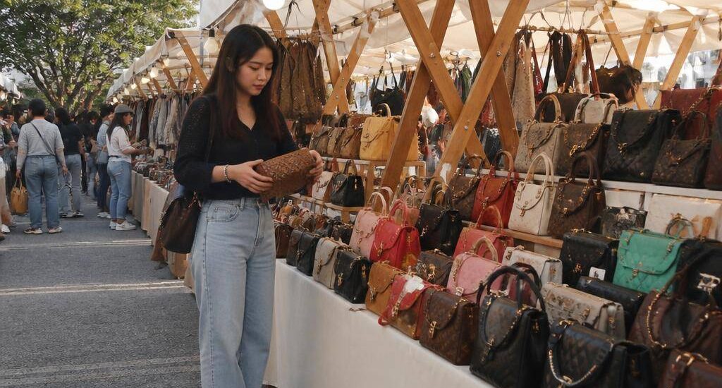 ซื้อของแบรนด์เนมมือสองยังไงให้คุ้มและปลอดภัย สำหรับมือใหม่สายแฟยุคนี้